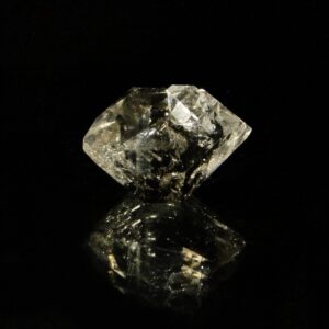 C'est une quartz biterminé, il provient de la Cabana, Berbes, c'est une pièce pour collectionneur de minéraux.