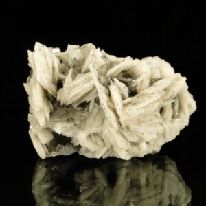 Ce sont des cristaux de baryte avec de la fluorite, c'est une pièce pour collectionneur de minéraux.