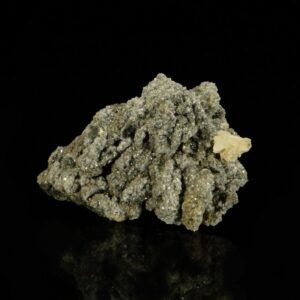 Un cristal de cérusite sur baryte et fluorite de la mine de Chaillac, une pièce pour collectionneur de minéraux.