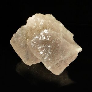 Ce sont des cristaux de fluorite rose violet de la mine du Rossignol, à Chaillac, c'est une pièce pour collectionneur de minéraux.