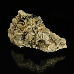 Un cristal de cérusite sur baryte et fluorite de la mine de Chaillac, une pièce pour collectionneur de minéraux.