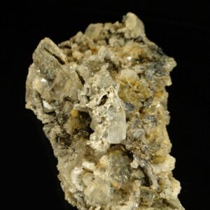 Un cristal de cérusite sur baryte et fluorite de la mine de Chaillac, une pièce pour collectionneur de minéraux.