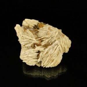 Ce sont des cristaux de baryte avec de la fluorite, c'est une pièce pour collectionneur de minéraux.