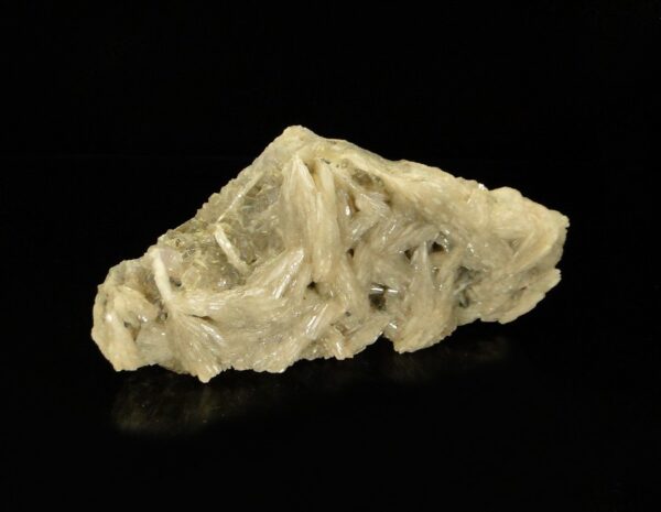 Ce sont des cristaux de baryte avec de la fluorite, c'est une pièce pour collectionneur de minéraux.