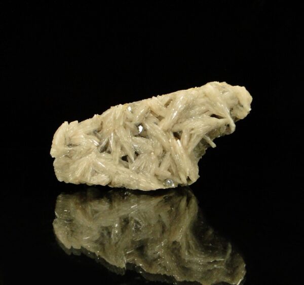 Ce sont des cristaux de baryte avec de la fluorite, c'est une pièce pour collectionneur de minéraux.