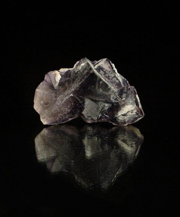 Un ensemble de cristaux de fluorite des USA, une pièce pour collectionneur de minéraux.
