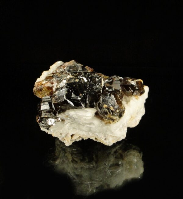 Des cristaux de sphalérite de belle qualité du Pérou, une pièce pour collectionneur de minéraux.