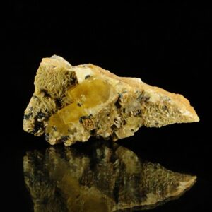 Des cristaux de fluorite de Peyrebrune sur sidérite, c'est une pièce pour collectionneur de minéraux.