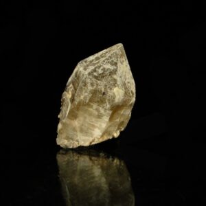 Un quartz fumé de la carrière de vénachat, c'est une pièce pour collectionneur de minéraux.