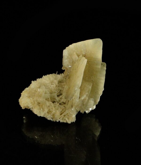 Un ensemble de cristaux de baryte de Roumanie, une pièce pour collectionneur de minéraux.