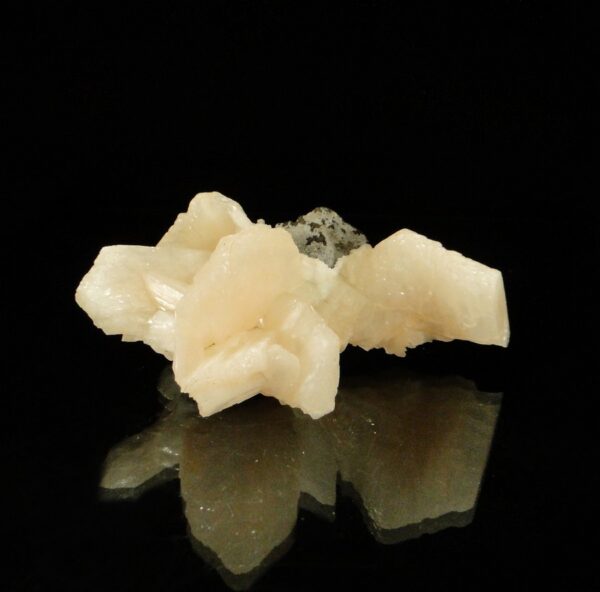 Ce sont des cristaux de stilbite d'Inde, une pièce pour collectionneur de minéraux.