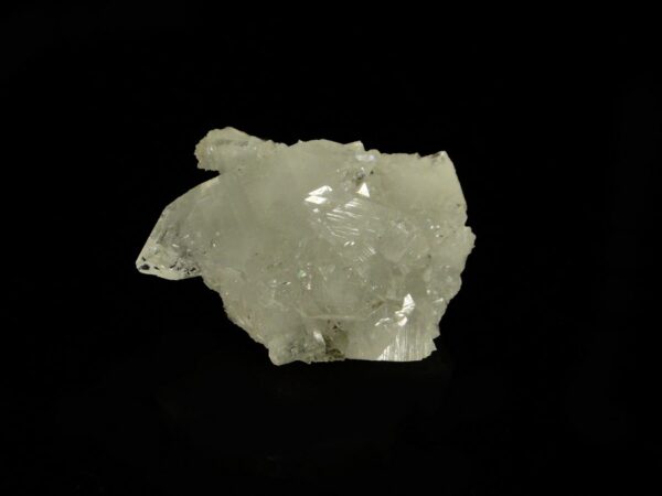 Des cristaux d'apophyllite de très bonne qualité, une pièce pour collectionneur de minéraux, l'échantillon vient de l'Inde