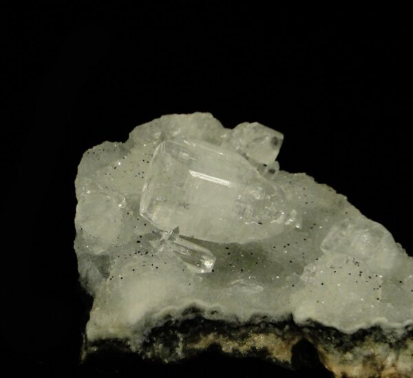 Des cristaux d'apophyllite de très bonne qualité, une pièce pour collectionneur de minéraux, l'échantillon vient de l'Inde