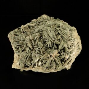 Une pièce de baryte recouverte de pyrite de Chaillac, c'est une pièce pour collectionneur de minéraux.