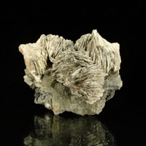 Une pièce de baryte recouverte de pyrite de Chaillac, c'est une pièce pour collectionneur de minéraux.