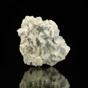 Des cristaux de fluorite sur quartz de la mine du Burc, une pièce de qualité pour collectionneur de minéraux.