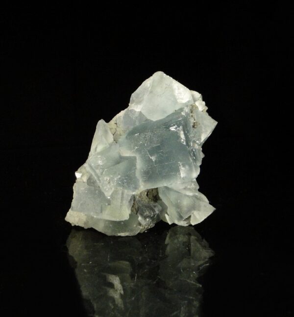 Des cristaux de fluorite sur quartz de la mine du Burc, une pièce de qualité pour collectionneur de minéraux.