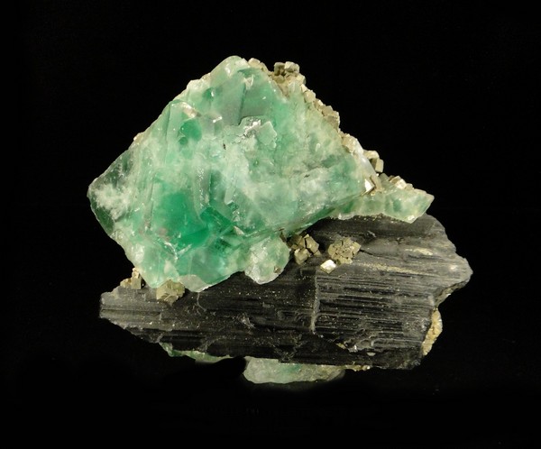 Une pièce de fluorite et quartz pour la page blog des belles pièces minéralogiques.