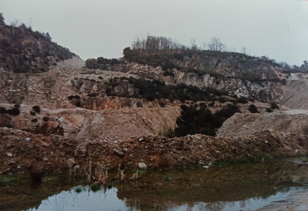 C'est une photo de nos recherche de minéraux, à Chaillac, ou en Limousin, nous cherchions de la fluorite, des pegmatites, des quartz, des minéraux, dans les mines ou les carrières. 