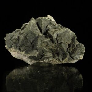 Ce sont des cristaux de fluorite recouverts de pyrite et de galène, c'est une pièce pour collectionneur de minéraux.