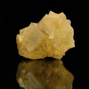 Ce sont des cristaux de fluorite de Arbouet, c'est une pièce pour collectionneur de minéraux.