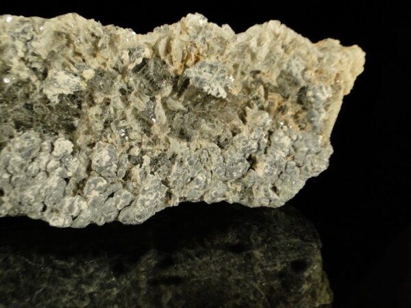 Une pièce de la mine du Rossignol, ce sont des cristaux de galène sur de la fluorite et de la baryte, une pièce pour collectionneur de minéraux.