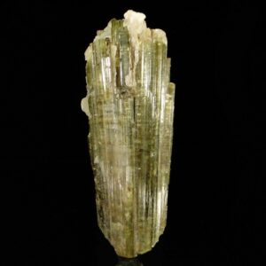 C'est un ensemble de cristaux de tourmaline du Brésil, une pièce pour collectionneur de minéraux.