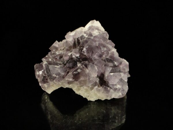 Ce sont des cristaux de fluorite de Durfort, c'est une pièce pour collectionneur de minéraux.
