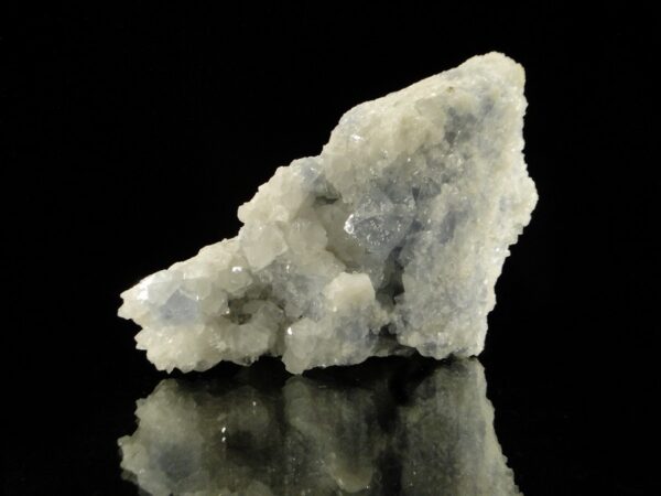 Ce sont des cristaux de fluorite sur quartz de la mine du Burc, une pièce pour collectionneur de minéraux.