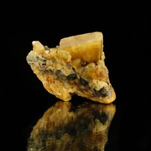 Ce sont des cristaux de baryte de Saint Georges les Bains, une pièce pour collectionneur de minéraux.