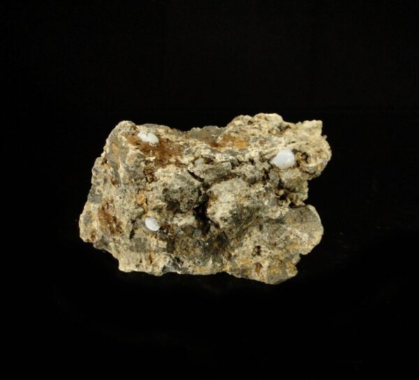 Ce sont des sphéres de lussatite, opale de la mine des Rois à Dallet, c'est une pièce pour collectionneur de minéraux.