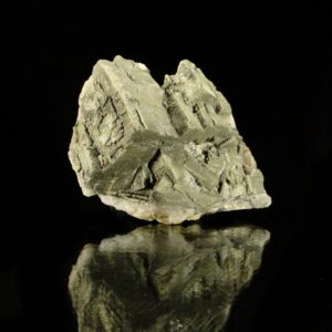 Ce sont des cristaux de fluorite recouverts de pyrite, c'est une pièce pour collectionneur de minéraux.