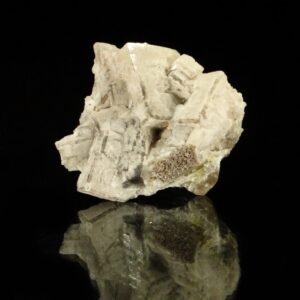 Ce sont des cristaux de pyromorphite sur de la fluorite et de la baryte, c'est une pièce pour collectionneur de minéraux.