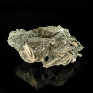 Ce sont des cristaux de fluorite de Chaillac, une pièce pour collectionneur de minéraux.