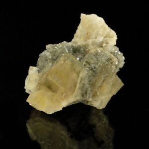 Ce sont des cristaux de fluorite de Chaillac, une pièce pour collectionneur de minéraux.