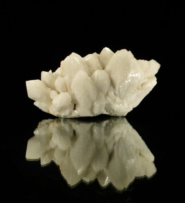 Un ensemble de cristaux de quartz de Ploemeur, c'est une pièce pour collectionneur de minéraux.