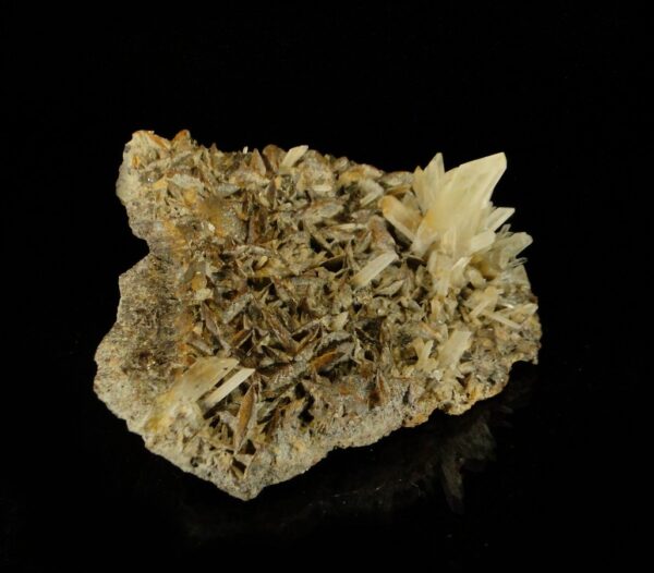 Ce sont des cristaux de quartz sur sidérite, une pièce d'Isère pour collectionneur de minéraux.