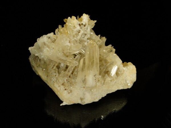C'est un ensemble de cristaux de quartz des Alpes, de l'Oisan, une pièce pour collectionneur de minéraux.