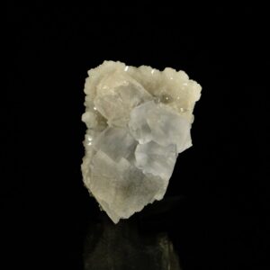 Ce sont des cristaux de fluorite associé à du quartz, de Montroc dans le Tarn, c'est une pièce pour collectionneur de minéraux.