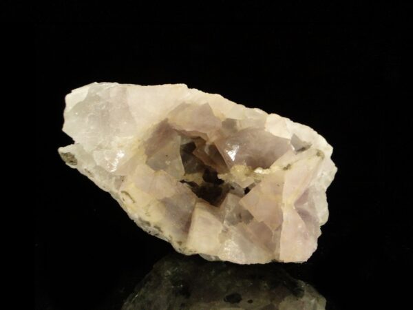 Ce sont des cristaux de fluorite de Durfort dans le Gard, c'est une pièce pour collectionneur de minéraux.