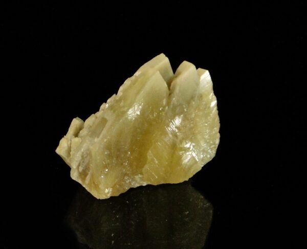 Un ensemble de cristaux de baryte de la mine de Maine, une pièce pour collectionneur de minéraux.