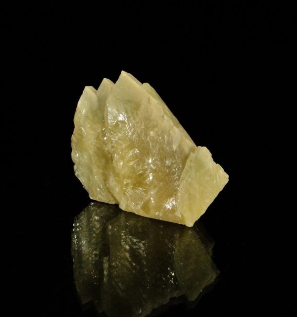 Un ensemble de cristaux de baryte de la mine de Maine, une pièce pour collectionneur de minéraux.