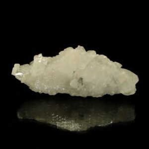 Un ensemble de cristaux de calcite de la mina Moscona, Solis, c'est une pièce pour collectionneur de minéraux.