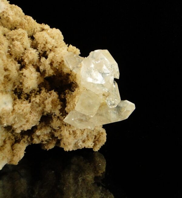 Ce sont des cristaux d'apophyllite de belle qualité, une pièce pour collectionneur de minéraux.