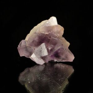 Un ensemble de cristaux de fluorite de Berbes, secteur de la Paredona, c'est une pièce pour collectionneur de minéraux.