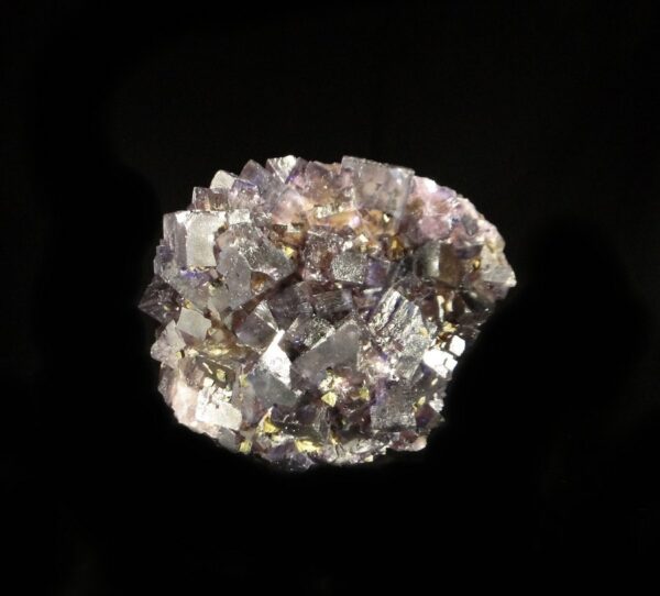 Un ensemble de cristaux flottant de fluorite de la mine de Muzquiz au Mexique, c'est une pièce pour collectionneur de minéraux.