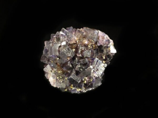 Un ensemble de cristaux flottant de fluorite de la mine de Muzquiz au Mexique, c'est une pièce pour collectionneur de minéraux.