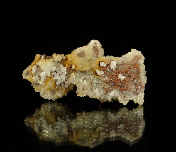 Un ensemble de cristaux de fluorite de Solis, en Espagne, c'est une pièce pour collectionneur de minéraux.