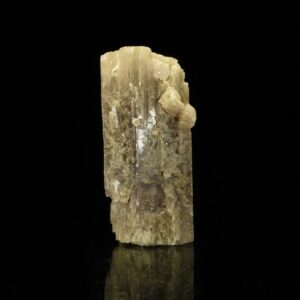 Un ensemble de cristaux d'aragonite de Minglanilla en Espagne, c'est une pièce pour collectionneur de minéraux.
