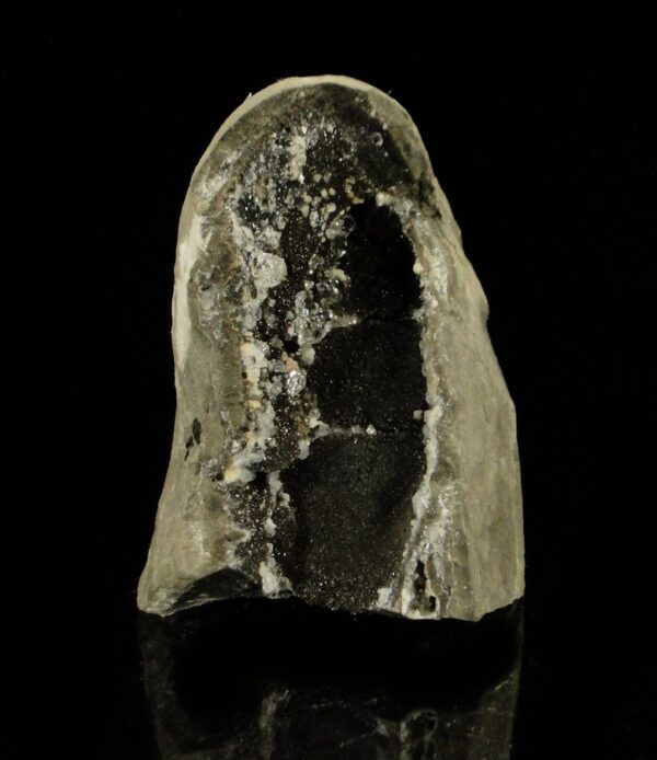 Une pièce regroupant des cristaux de célestine, quartz et de l'ankérite, c'est une pièce du Ribiers pour collectionneur de minéraux.
